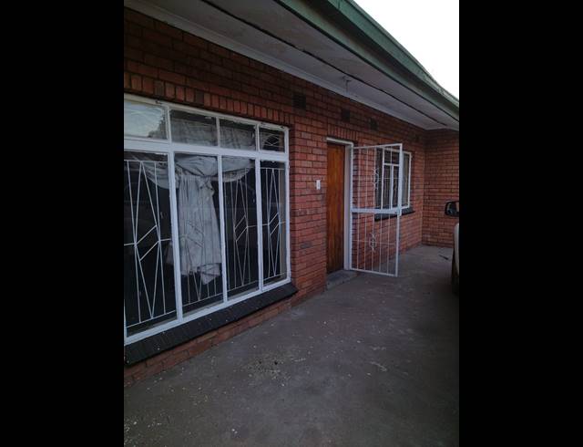 2 BEDROOM APARTMENT FOR SALE IN RUSTENBURG CENTRAL